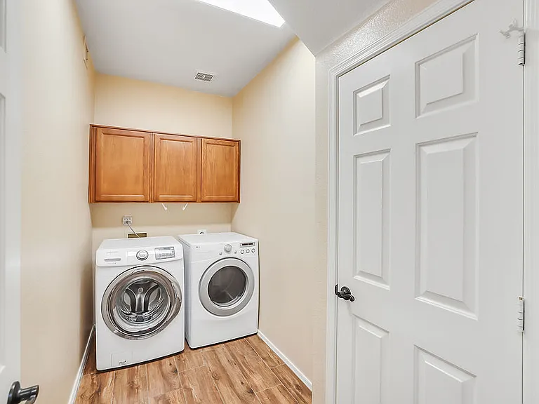 1380 N Concord Ave — Photo 19