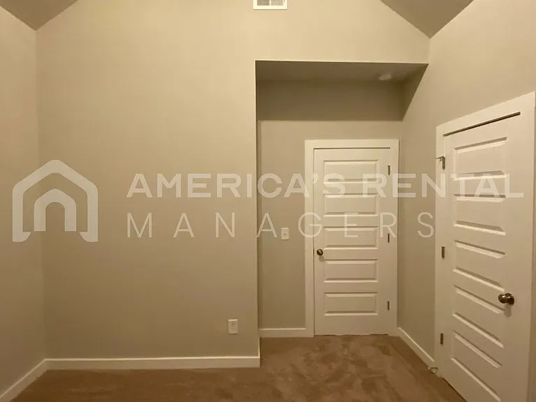 240 Avalon Way — Photo 13