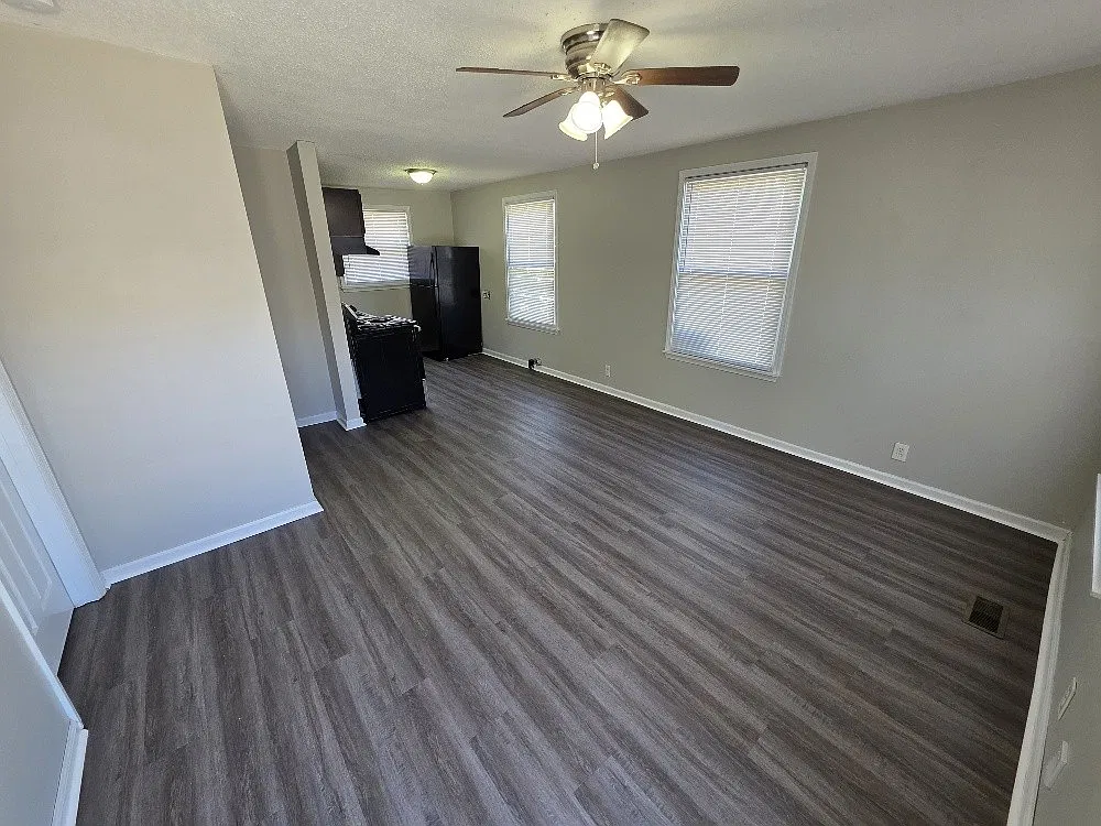 2 bed, 1.0 bath, 700 sqft, $1,095 — Photo 2