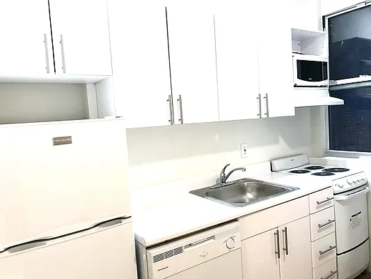 Rented by Avenues Real Estate | media 22