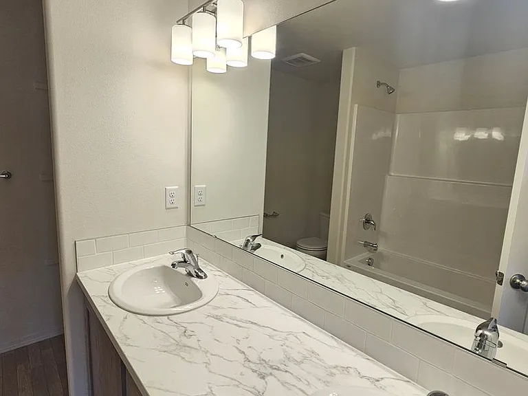511 SE Polaris St — Photo 6