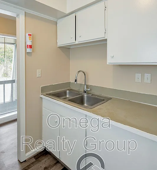 Camelot Apartments — Photo 51