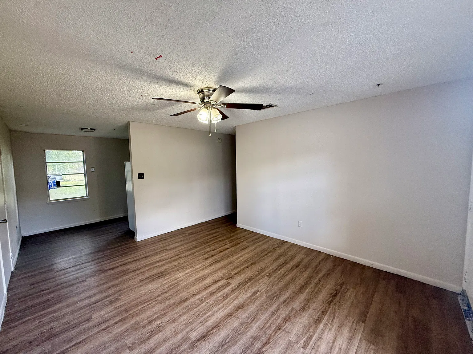 3 bed, 792 sqft, $925 — Photo 2