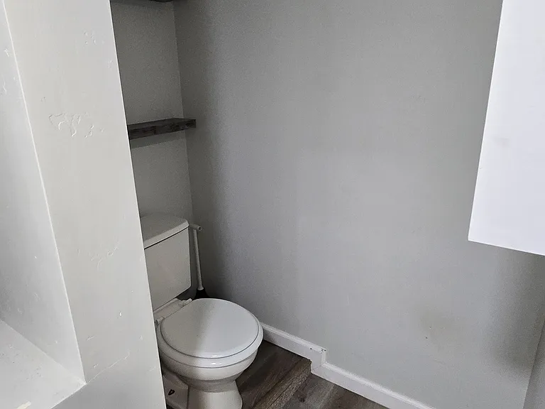 Spruce St — Photo 7
