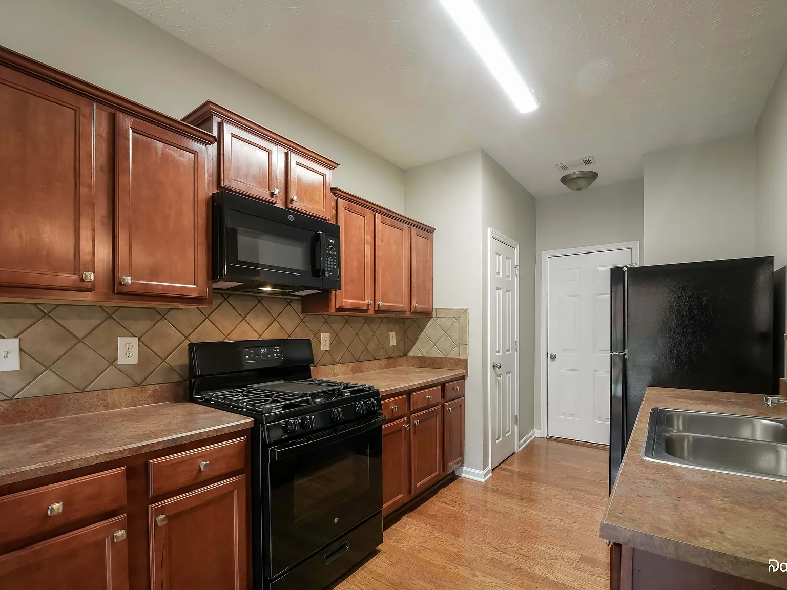 3 bed, 2.5 bath, 1495 sqft, $1,835 — Photo 3