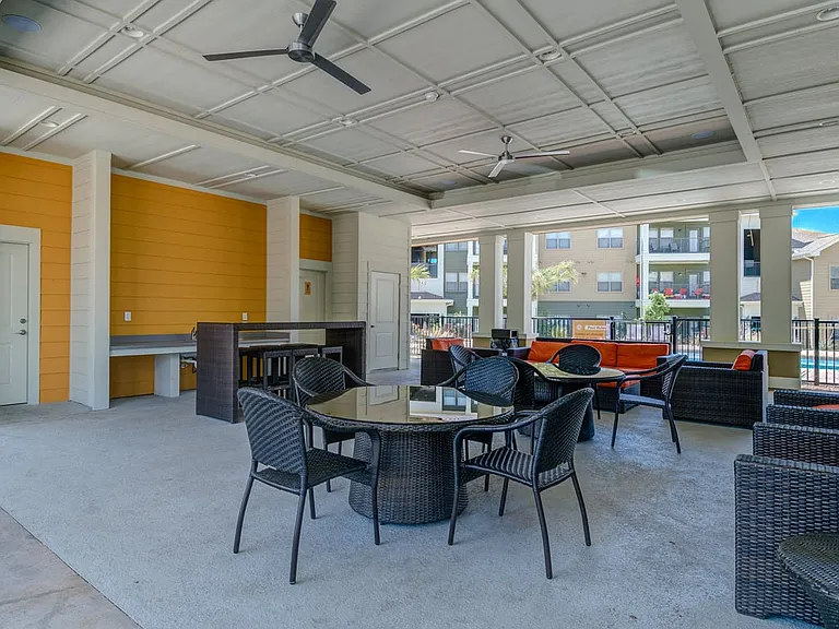 La Contessa Apartments — Photo 20