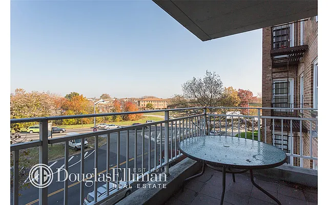 Sold by Douglas Elliman | media 20