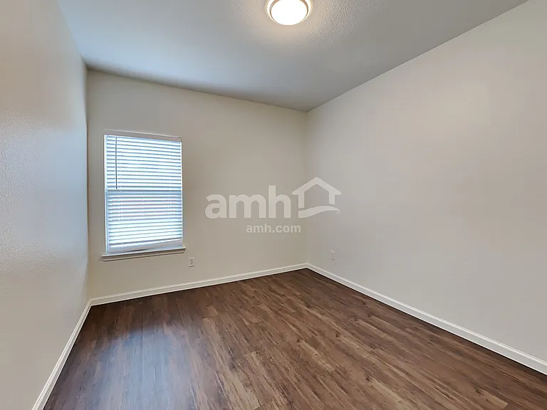 73 N Highland Dr — Photo 16