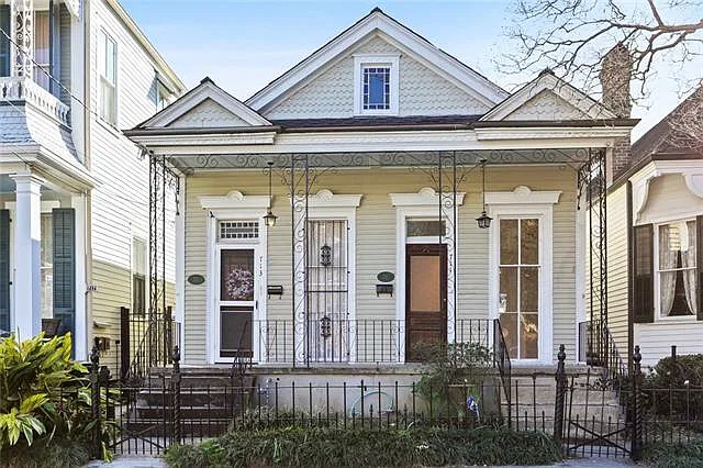 711 Henry Clay Ave