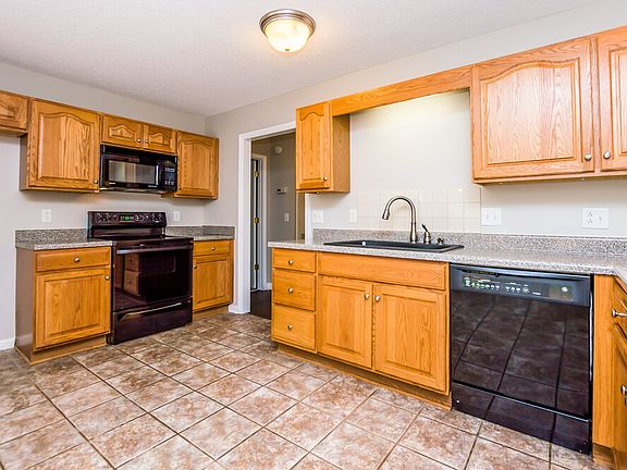 4th image of 3320 Leslie Ln