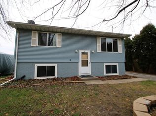 47 33rd Ave SW, Cedar Rapids, IA 52404