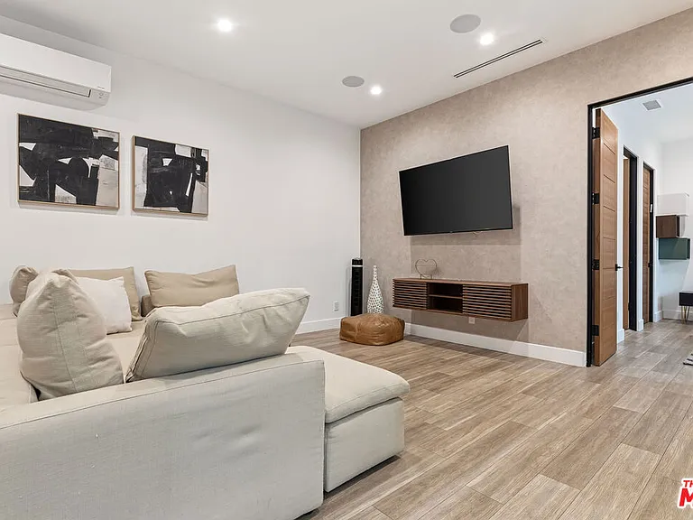 22747 Erwin St — Photo 9