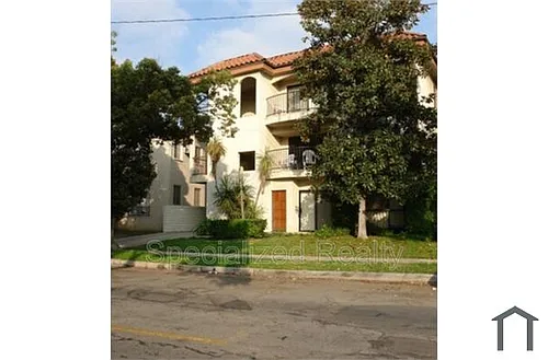 1150 N Columbus Ave #4 Photo 1