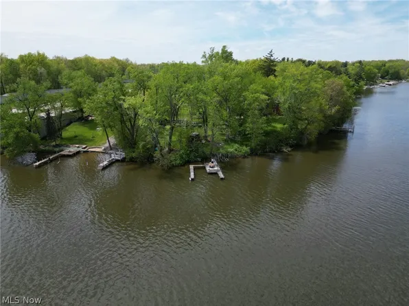 Pine Dr, Lake Milton, OH 44429