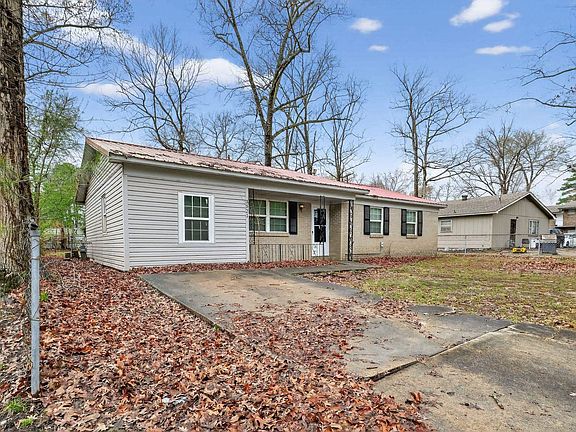 3rd image of 3521 Pinewood Loop