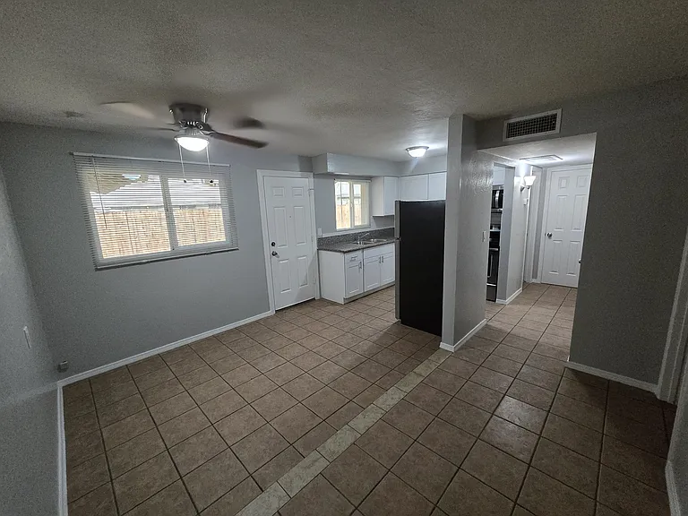 733 W 5th Ave #2 — Photo 14
