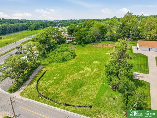 2516 E Chandler Rd, Bellevue, NE 68005