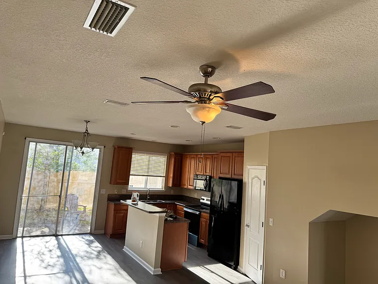 2298 Sunset Bluff Dr — Photo 3