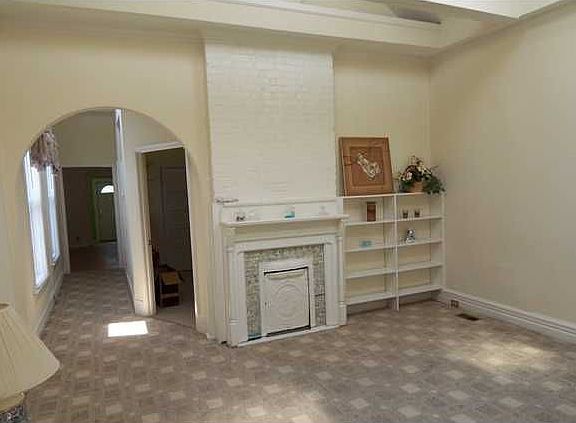3rd image of 858 Ash St