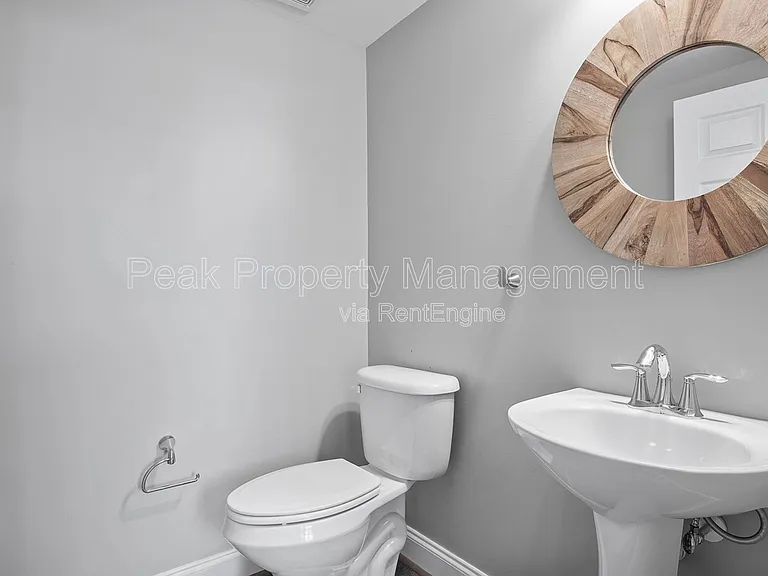 3823 Maher Mnr — Photo 10