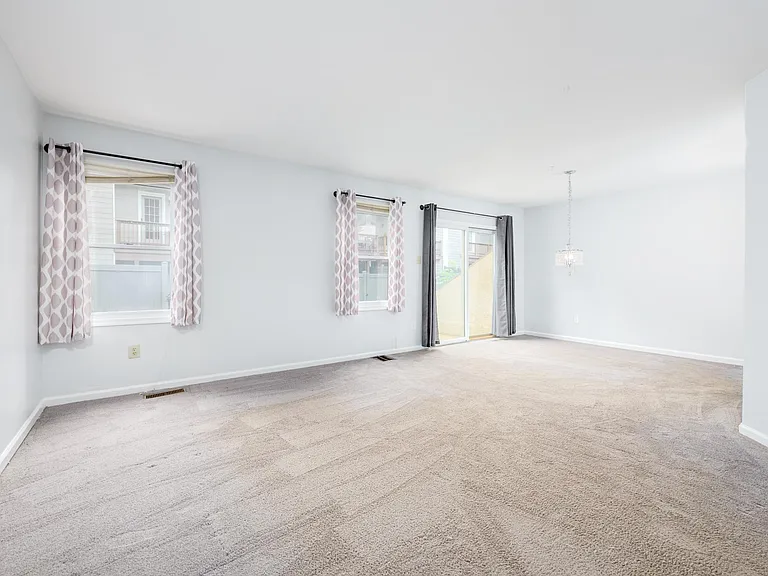 77 Bunker Hill Ct — Photo 16