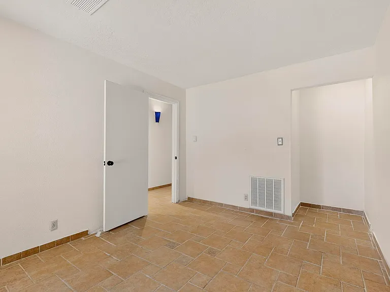 6500 Martin Ct NE — Photo 30