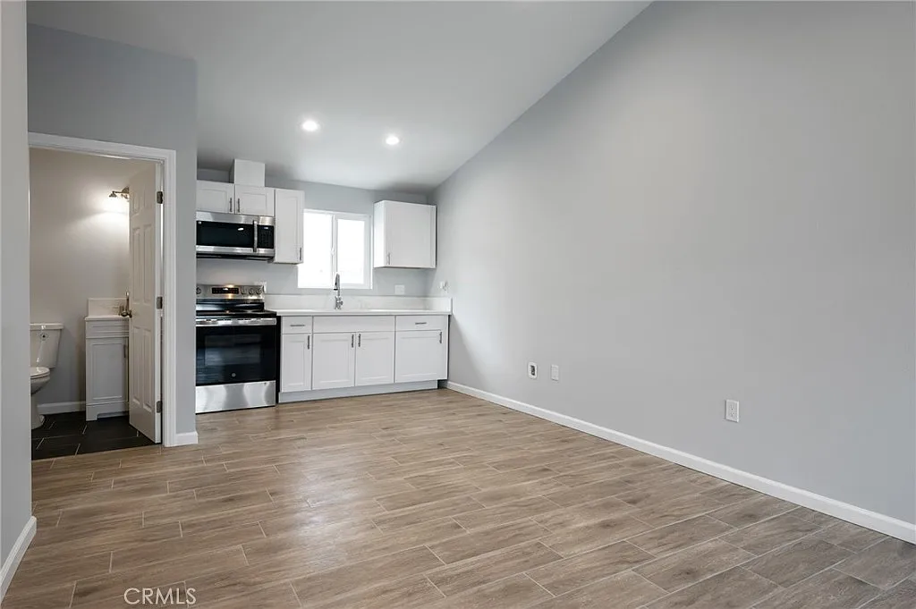 Studio, 390 sqft, $1,500 — Photo 2