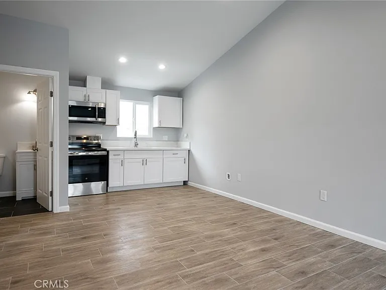1514 1/2 E Young St — Photo 2