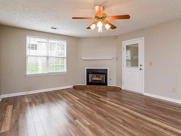 2nd image of 101 Edgehill Ln