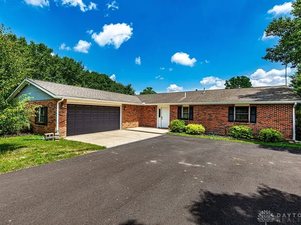 1300 Dusty Ln, West Alexandria, OH 45381