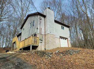 303 Otter Ct, Bushkill, PA 18324