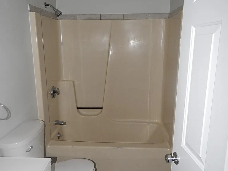 73 Husson Ave #D — Photo 3