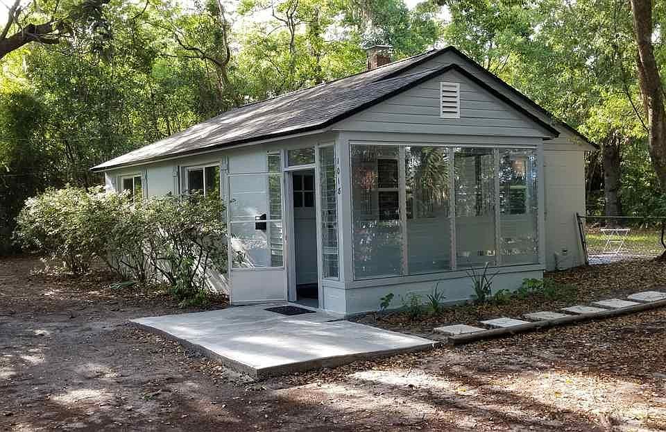 1st image of 1018 NE 9th Ave