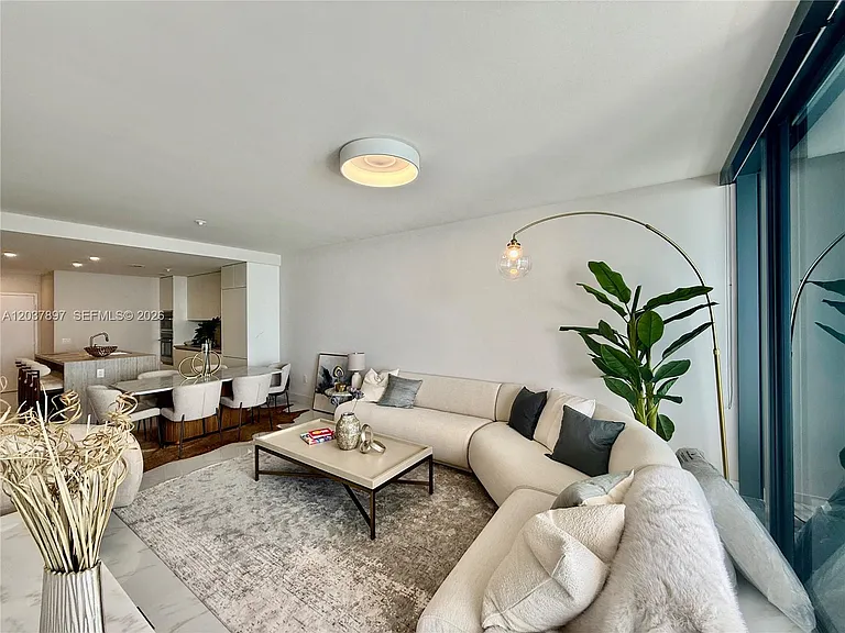 700 NE 24th St #1002 — Photo 5