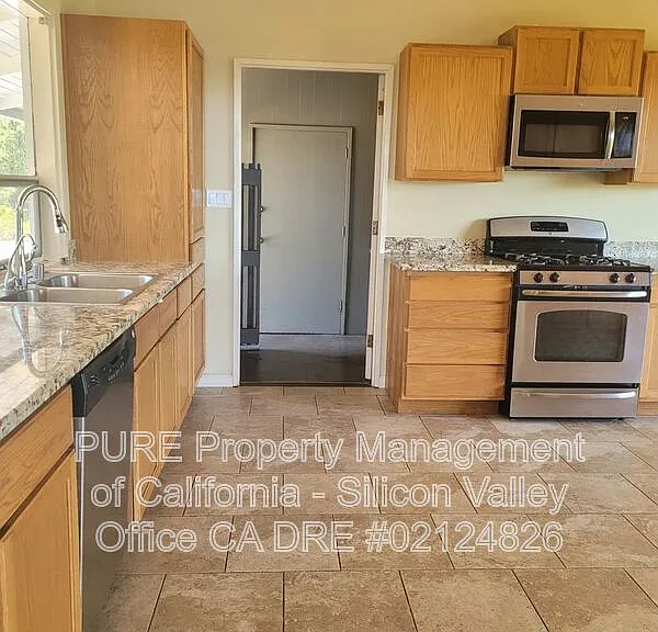 21224 Saratoga Hills Rd — Photo 3