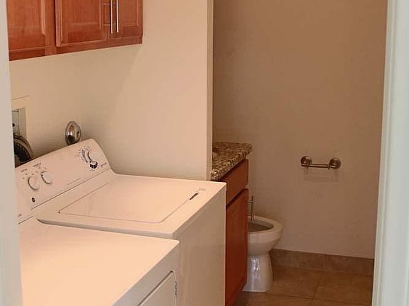 Washer Dryer/ Bathroom