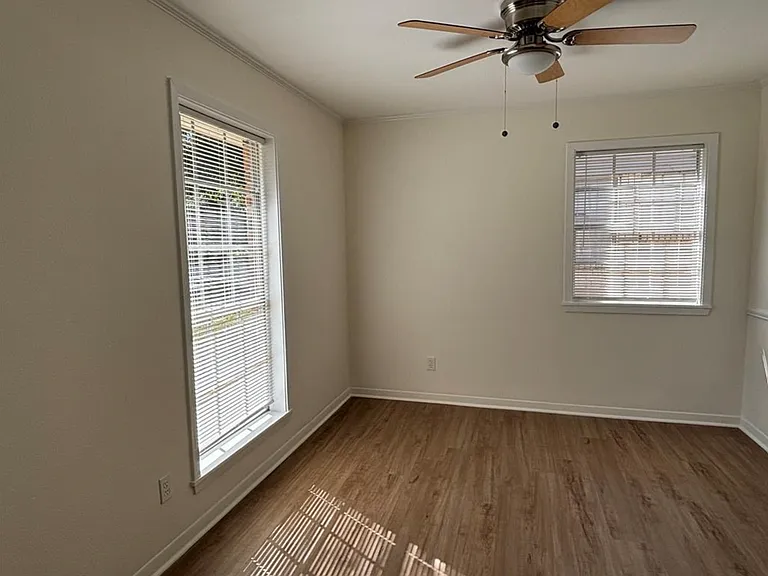 1009 Lawndale Ave — Photo 5