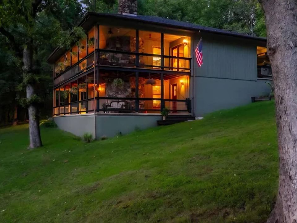 1st image of 30 Flathead Dr