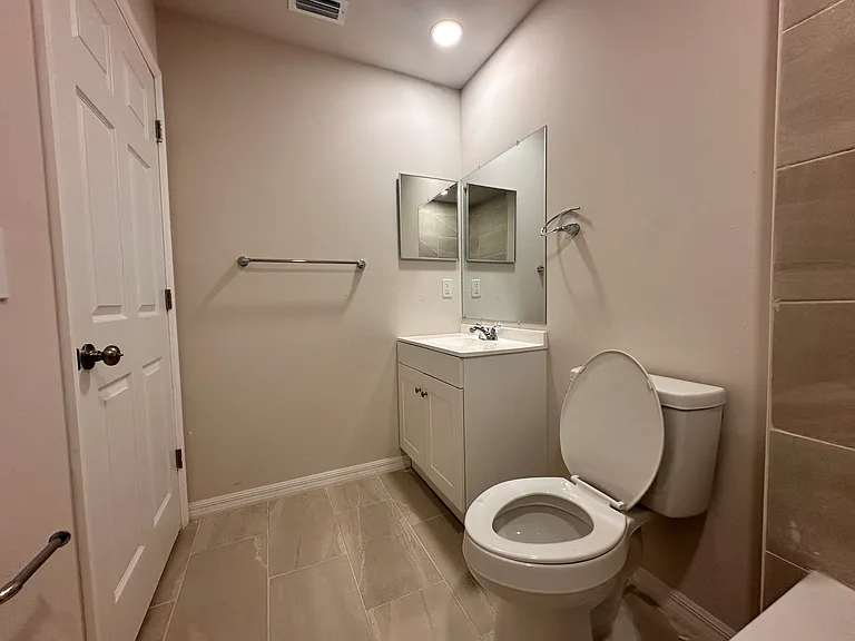 1421 NE 8th Pl — Photo 10