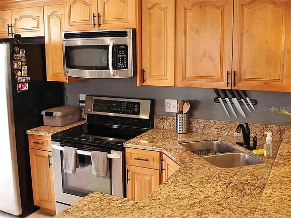 3rd image of 8401 Foxcroft Dr