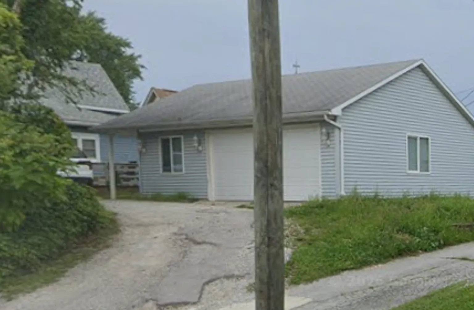 4 Bedroom Home in Kokomo — Photo 2