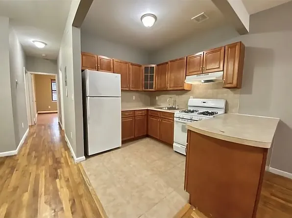 387 Sumpter Street image 3 of 13