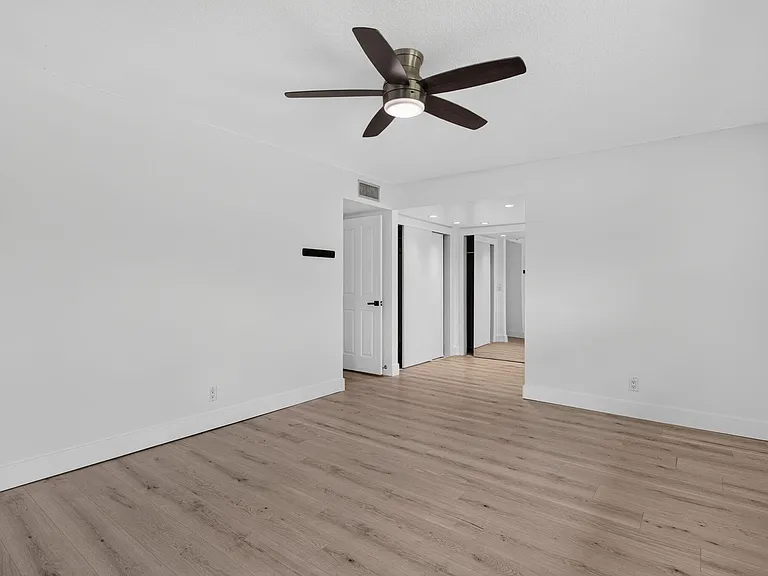 6410 NW 34th Ave — Photo 34