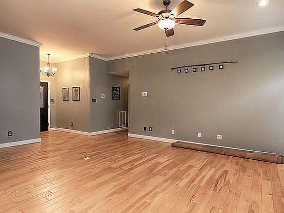 4th image of 7126 Forest Hills Dr