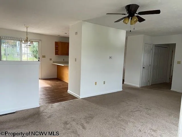 1392 Bennett Dr — Photo 3
