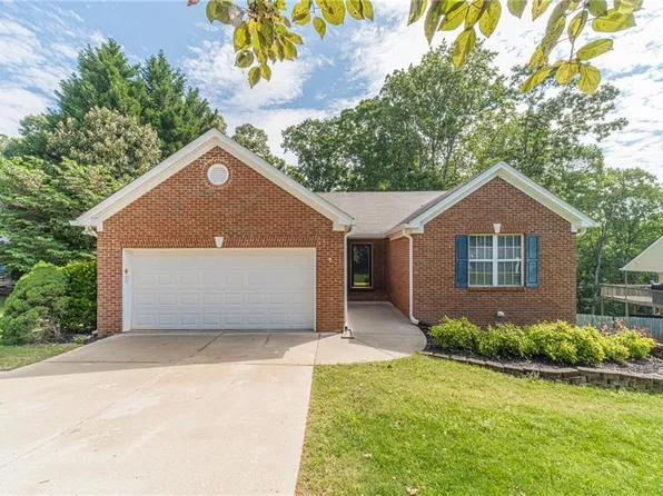 5385 Amber Cove Way, Flowery Branch, GA 30542