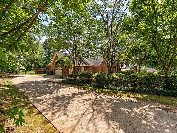 2nd image of 3636 Oak Ridge Ln