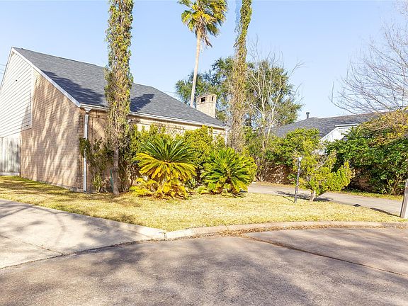 3rd image of 12918 Ashford Chase Dr