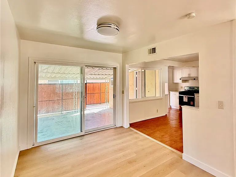 835 W Spruce St — Photo 5