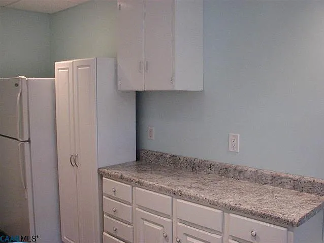 1 bed, 900 sqft, $1,400 — Photo 3